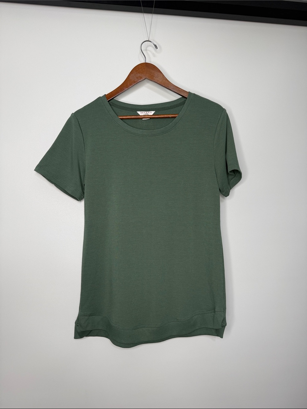 Danskin Short Sleeve Crew Neck Tee in Olive Green Size Small